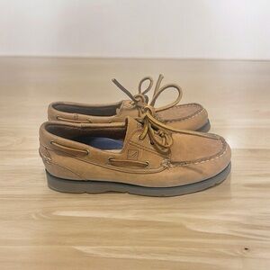 Boys tan leather Sperry’s - size 2.5 youth